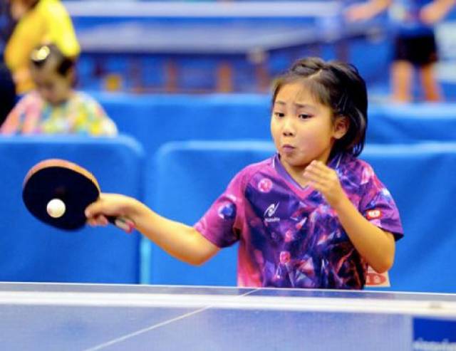 她把这些历 她把这些历