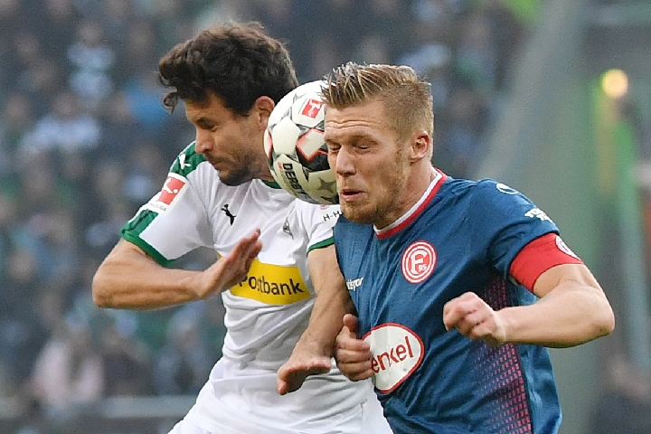 在他的带领 在他的带领