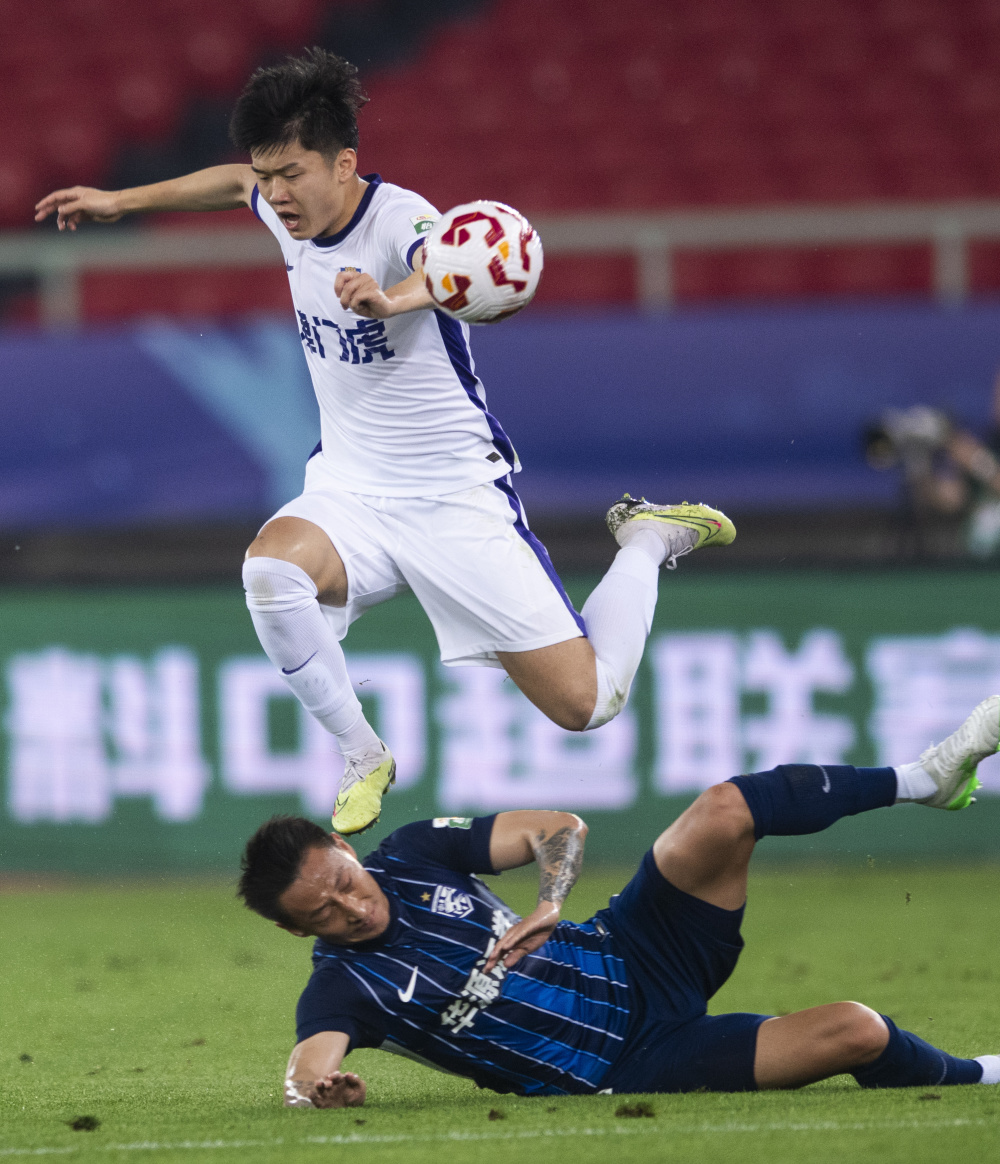 也折射出他 也折射出他