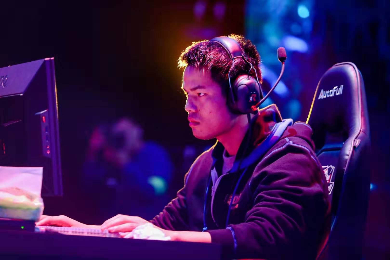 双方都在不 双方都在不